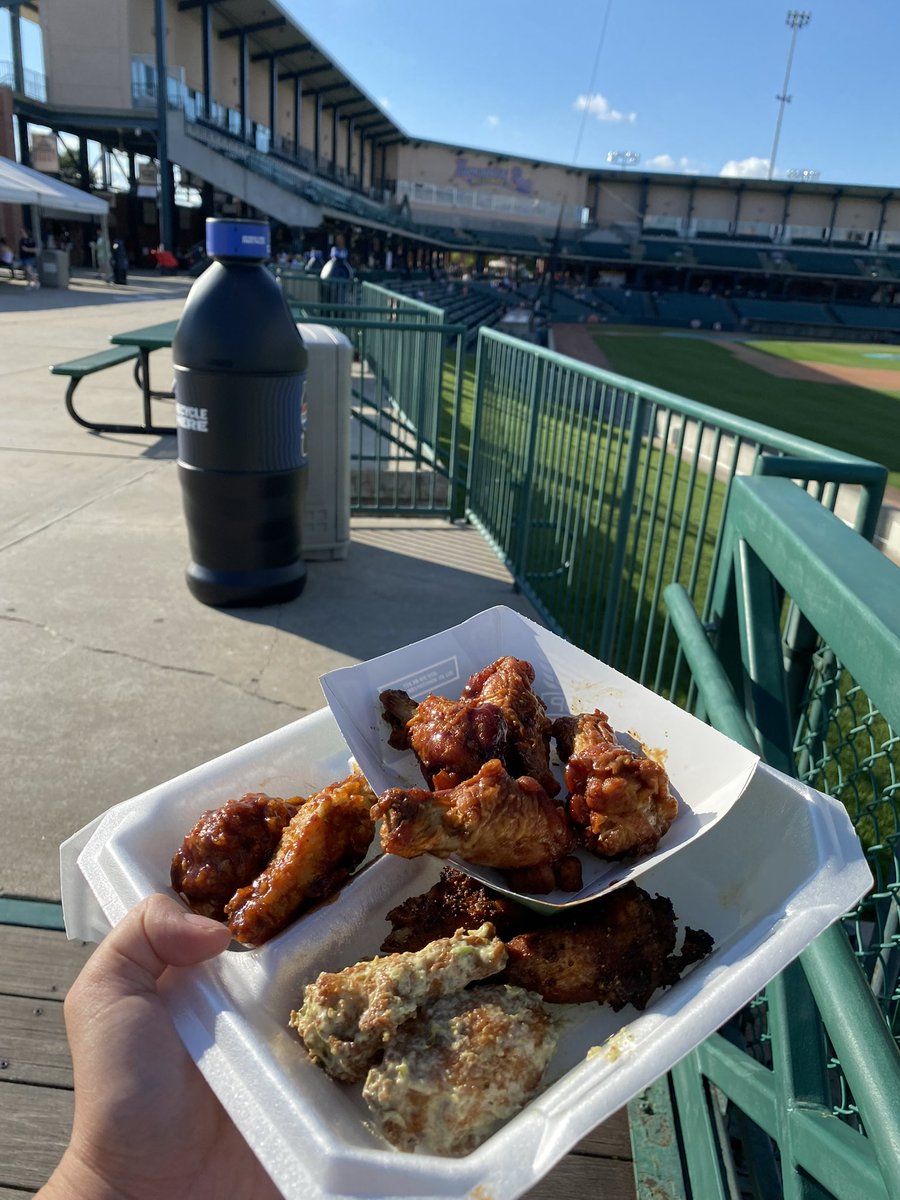 937TheTicket's tweet image. Bock and The Blackshirt were proud to return as Celebrity Judges to Wingfest in #LNK at Haymarket Park! Congrats to the winners and thanks to all the participants for a Memorable time at the park! ⚾️ 🍗 🪽