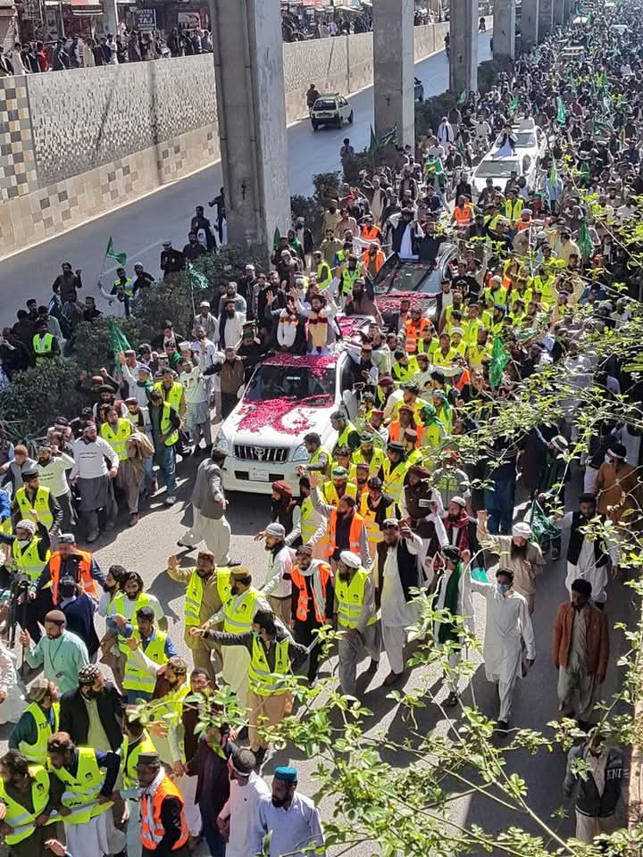 *اِس 29 سالہ نوجـــوان نے لبرلوں کی نینــدیں حرام کی ہوئی 🔥*

*اور اصل تو کُفار کی نینـــــدیں تب حرام ہوگــــی جب یہ نوجــــــوان پاکستــــــــــــان کے تخت پــــــــر ہوگا 🇵🇰👑💪🏻*