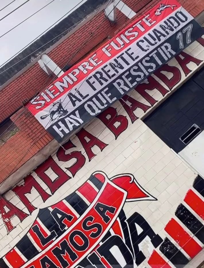 No sólo que se hace eco de una bandera rastreada de cagón, sino que debería actualizar el tweet.