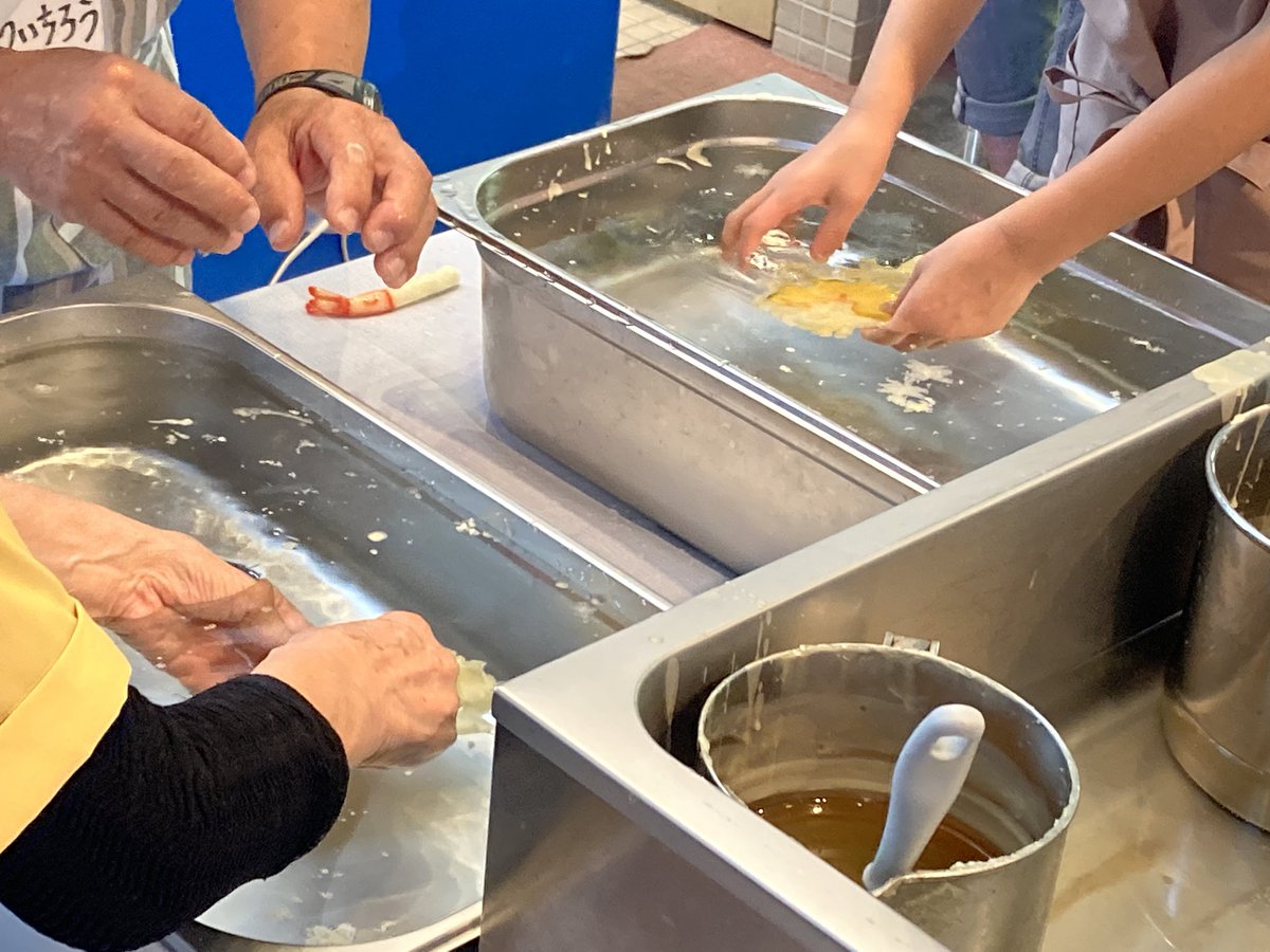 NagasakiScience's tweet image. おはようございます☀
#長崎市科学館 は本日も17:00までOPEN🍡
🔴「#食を科学する 」好評開催中💗
いよいよ明日28(月)までとなります📸
🔴昨日に引き続き「#食品サンプル作り 」開催🦐
🔵1Fで「#夏休み電気教室 」⚡
🔵#科学教室 「植物を観察しよう」🌱
⚠️サンプル作り、夏休み電気教室は満席です