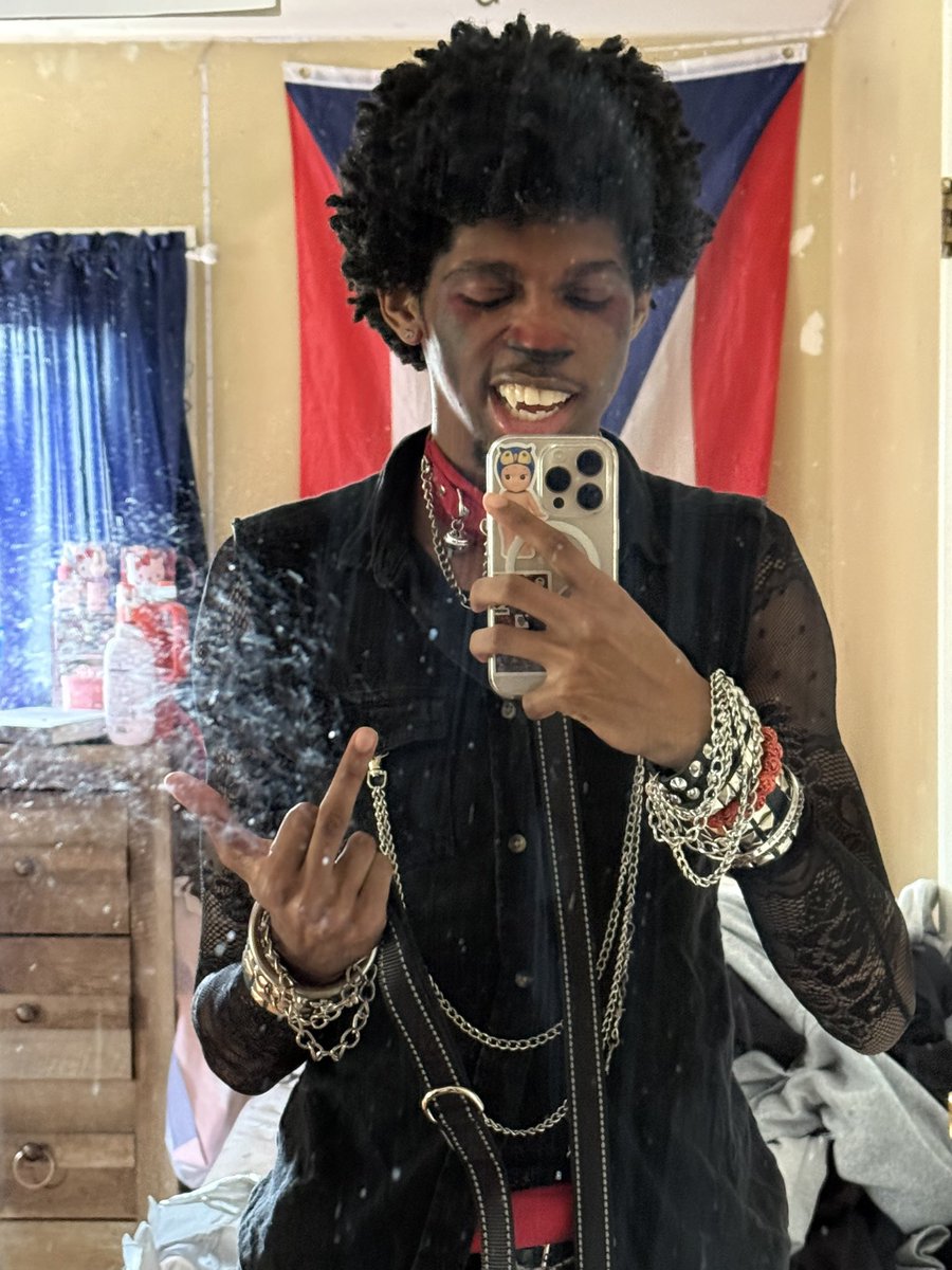 Destination_zay's tweet image. This hellhound was let loose #summerween