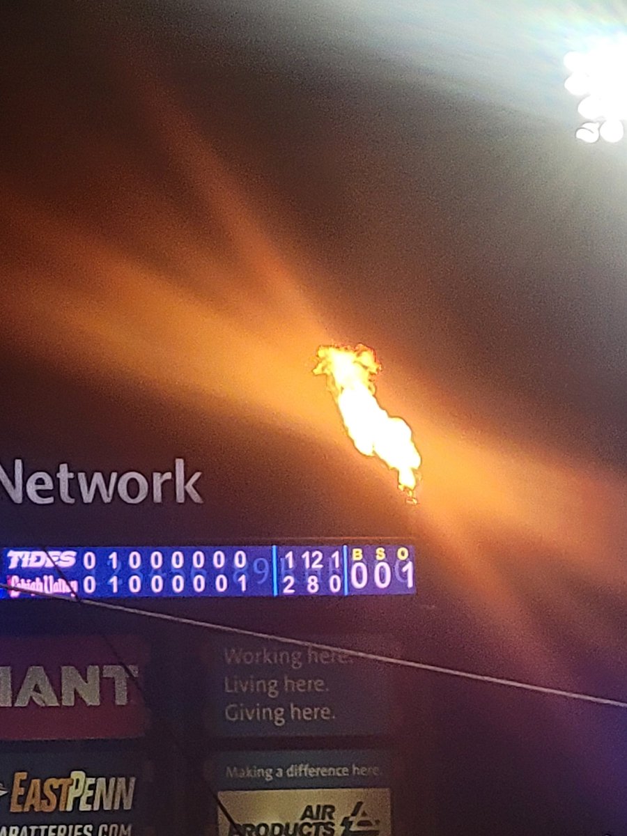 ImYourHostVick3's tweet image. The Iron Pigs are having a great game tonight. #IronPigs