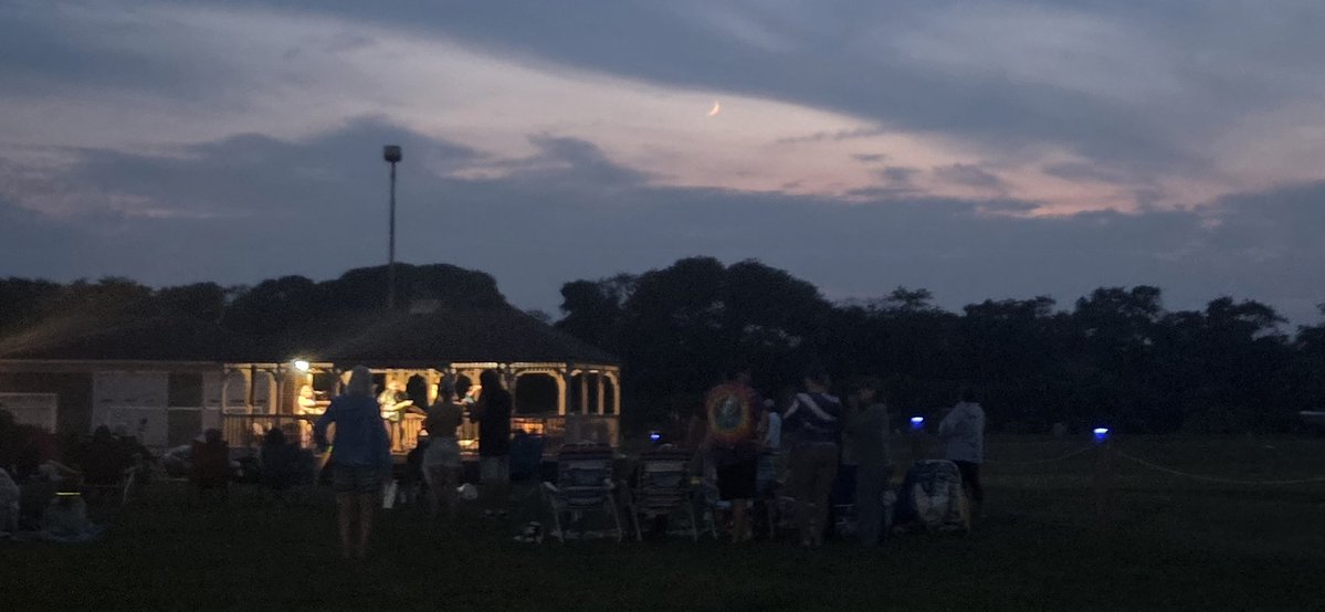 RynoLive_'s tweet image. Live music ✔️
Beers ✔️
Family ✔️
Good vibes ✔️ ✔️ ✔️
Great start to the birthday weekend!