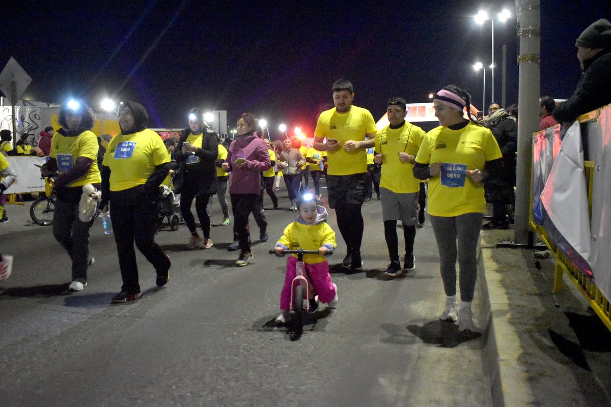 DPRMagallanes's tweet image. 🏃♀️🏃♂️ ✨ La 9ª Corrida Nocturna Familiar fue un éxito total, reuniendo a 8 mil personas que iluminaron las calles junto al Estrecho de Magallanes. 🙌🌟
Gracias por hacer de esta jornada un verdadero hito regional.
¡Nos vemos en la próxima! 👋 @MindepDoce @indchileoficial