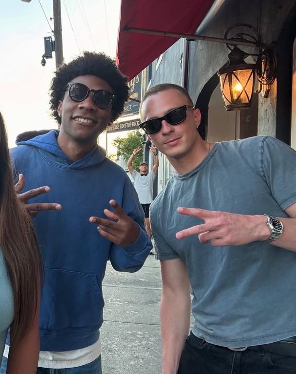 umathurmanurass's tweet image. they’re always on dates