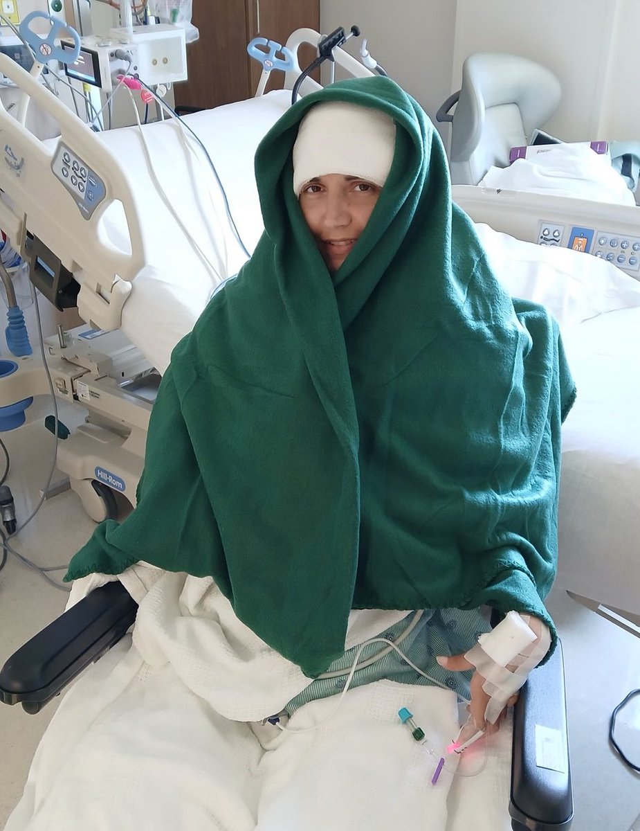 RodolfoYoshii's tweet image. Go give @NeuraNova9 (Audrey Crews) a follow, she’s Neuralink’s Patient 9 and the first woman to get the implant.
We don’t know much about her condition yet, but judging by her hand posture in one of the pics, it might be something mobility-related. She appears to have a great…