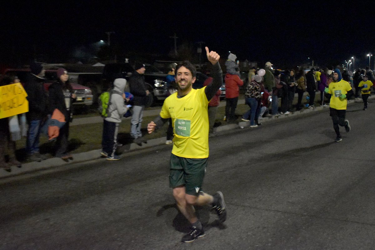 DPRMagallanes's tweet image. 🏃♀️🏃♂️ ✨ La 9ª Corrida Nocturna Familiar fue un éxito total, reuniendo a 8 mil personas que iluminaron las calles junto al Estrecho de Magallanes. 🙌🌟
Gracias por hacer de esta jornada un verdadero hito regional.
¡Nos vemos en la próxima! 👋 @MindepDoce @indchileoficial