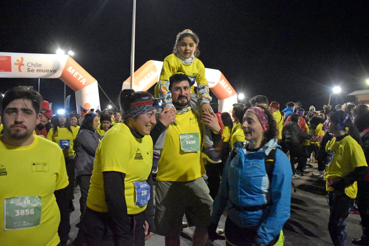 DPRMagallanes's tweet image. 🏃♀️🏃♂️ ✨ La 9ª Corrida Nocturna Familiar fue un éxito total, reuniendo a 8 mil personas que iluminaron las calles junto al Estrecho de Magallanes. 🙌🌟
Gracias por hacer de esta jornada un verdadero hito regional.
¡Nos vemos en la próxima! 👋 @MindepDoce @indchileoficial