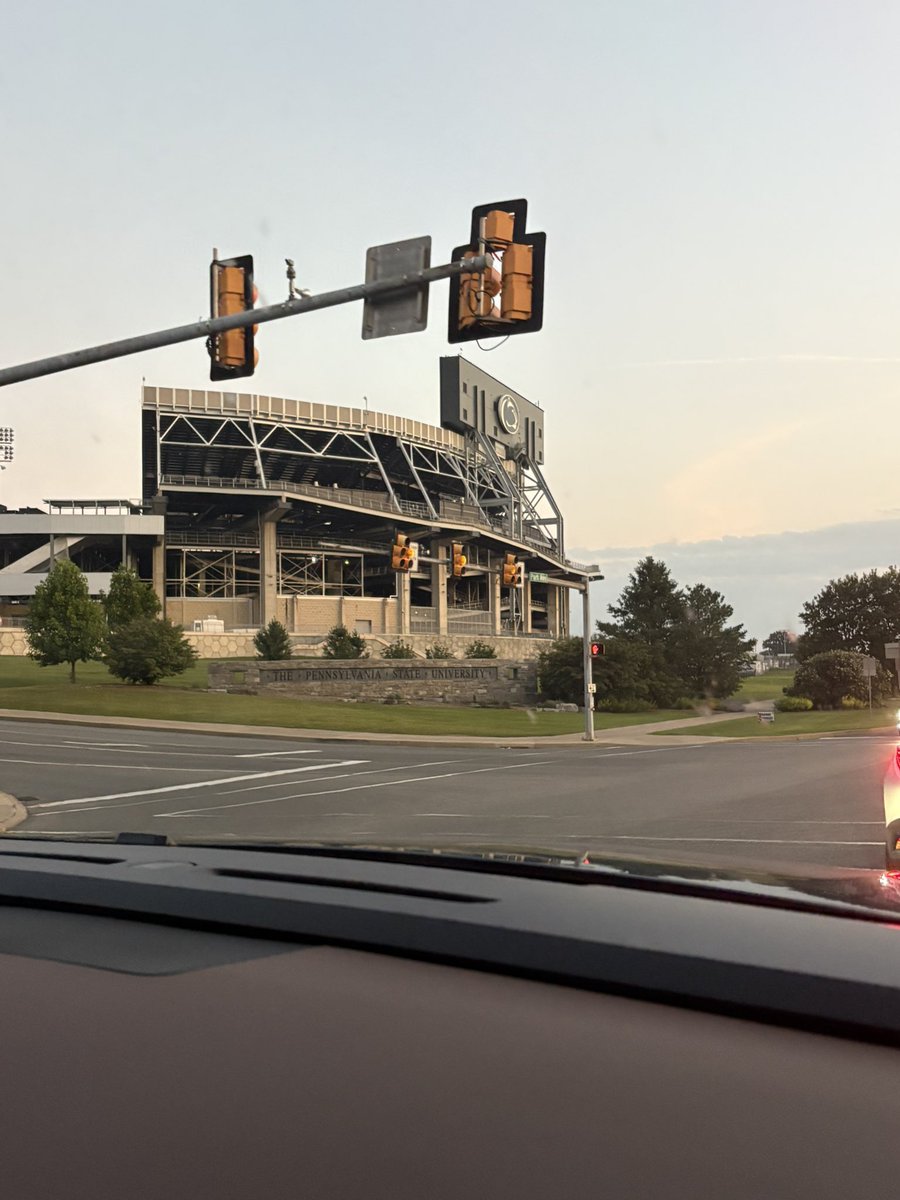 evasaitta1's tweet photo. This week, I had the pleasure of taking my talents to the @PennStateVBALL Camp in Happy Valley! I had a great time and couldn’t be more grateful for the experience! Thank you to the coaches and players who dedicated their time for my development! @CoachKatiePSU @PennStateVBALL https://t.co/ut8R0gD6mC