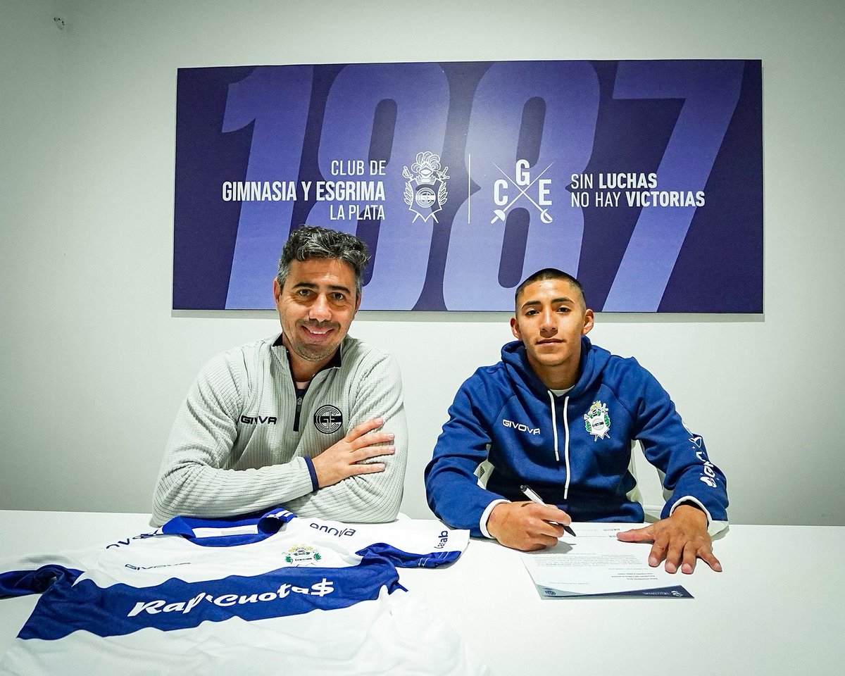 MDePasesArg's tweet image. #MercadoDePases | 🤝 [OFICIAL] Juan Yangali es refuerzo de #GELP. El volante llegó desde #SanTelmo a préstamo por 18 meses, con cargo y opción de compra ✍️🏼.