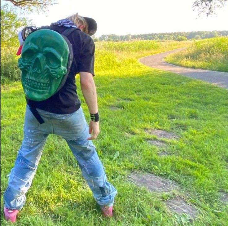 appeltheforeign's tweet image. this is my son,,, he&apos;s four years old and it&apos;s his first day at school. please be nice to him!!!