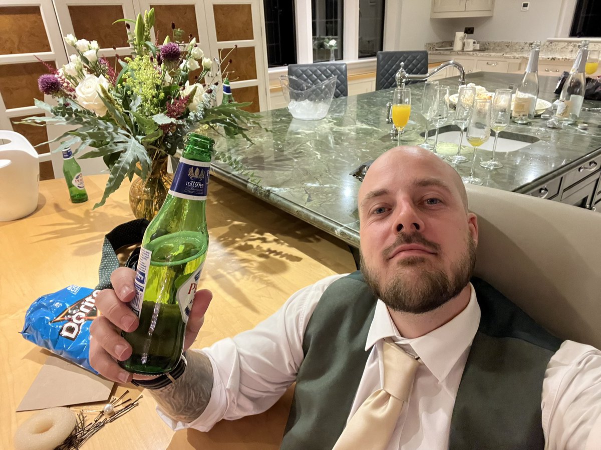 JimmyCully's tweet image. 2:07am and I’m officially the last person left standing at my sister wedding!
🤘🏻🤘🏻🤘🏻🤘🏻🤘🏻🤘🏻