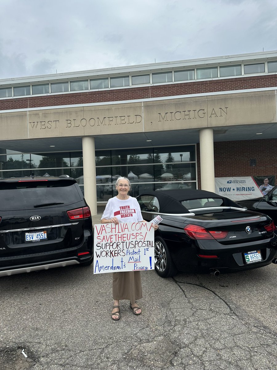 AalonaMichaels's tweet image. @annajanek and Doris in Michigan spreading the word to #SaveTheUSPS ! 

#TruthFreedomHealth @va_shiva
