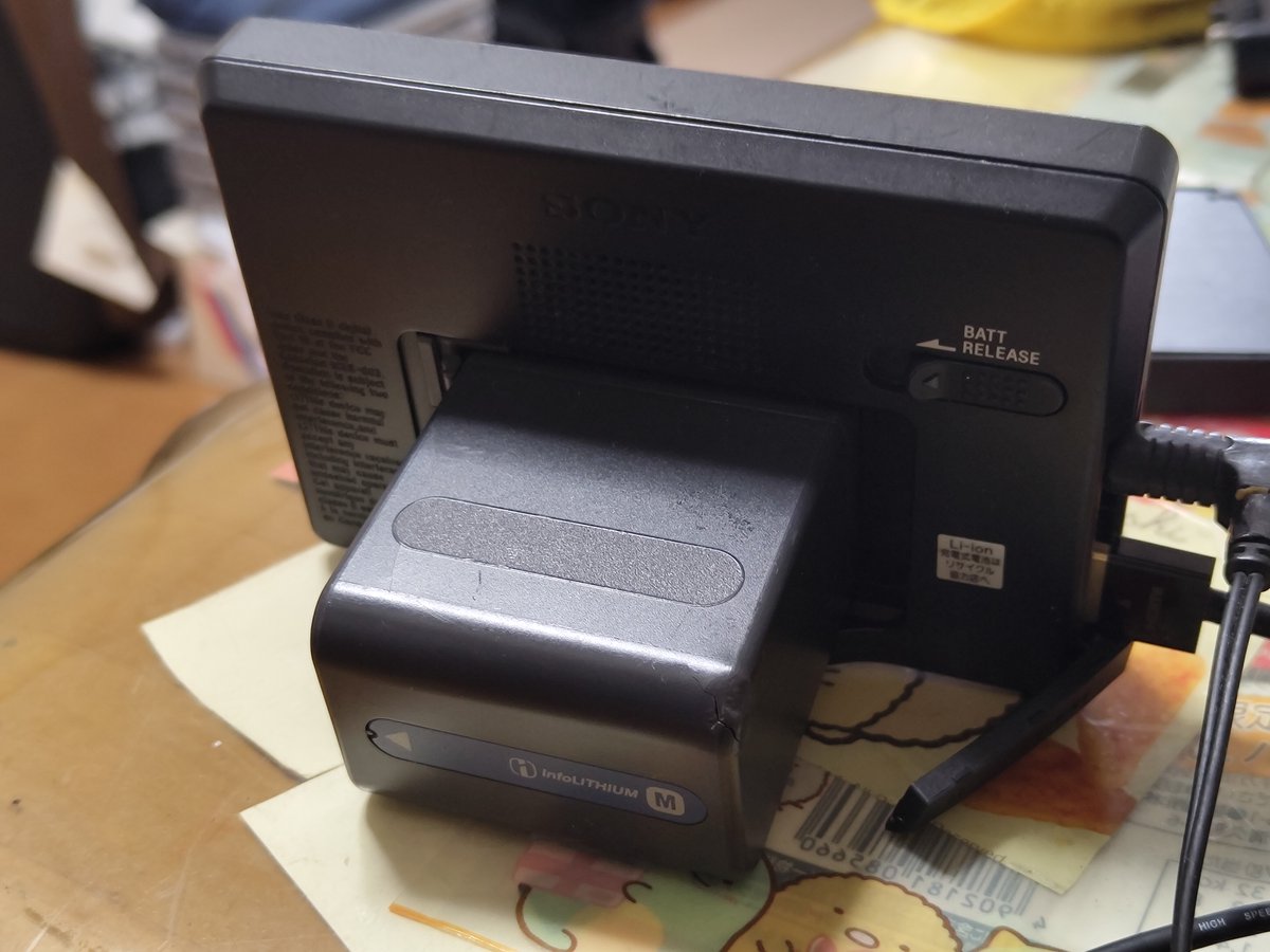 tas66dc's tweet image. タダで入手した5インチモニター（ジョグダイヤル破損）
一応使えそう。バッテリーどのくらい持つのだろうか