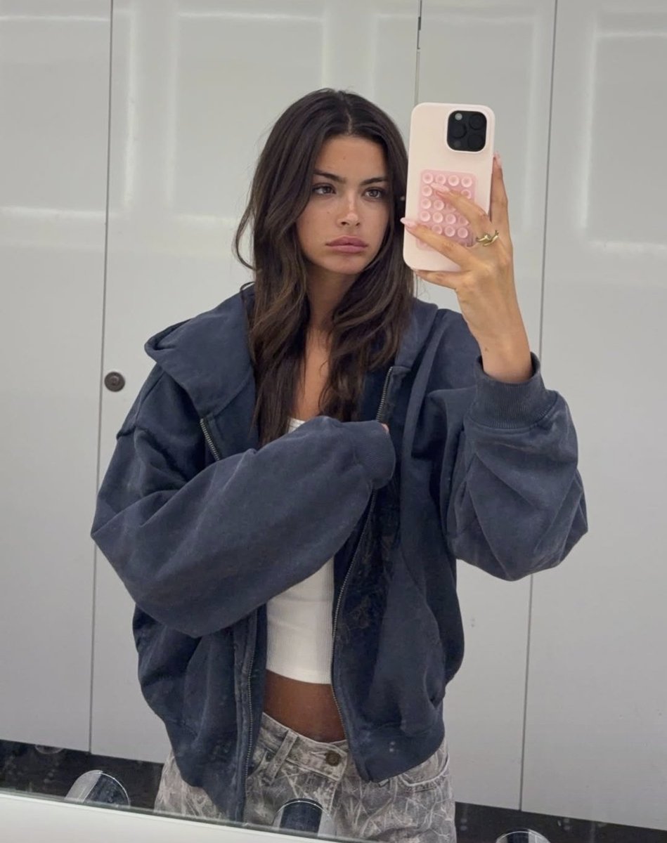caelesvulpes's tweet image. Good morning—
            Who has the coffee?