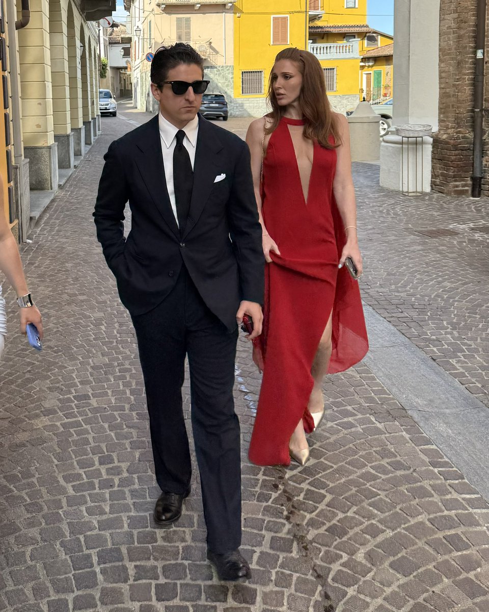 jakewoolf's tweet image. The two modes of a vacation in Italy