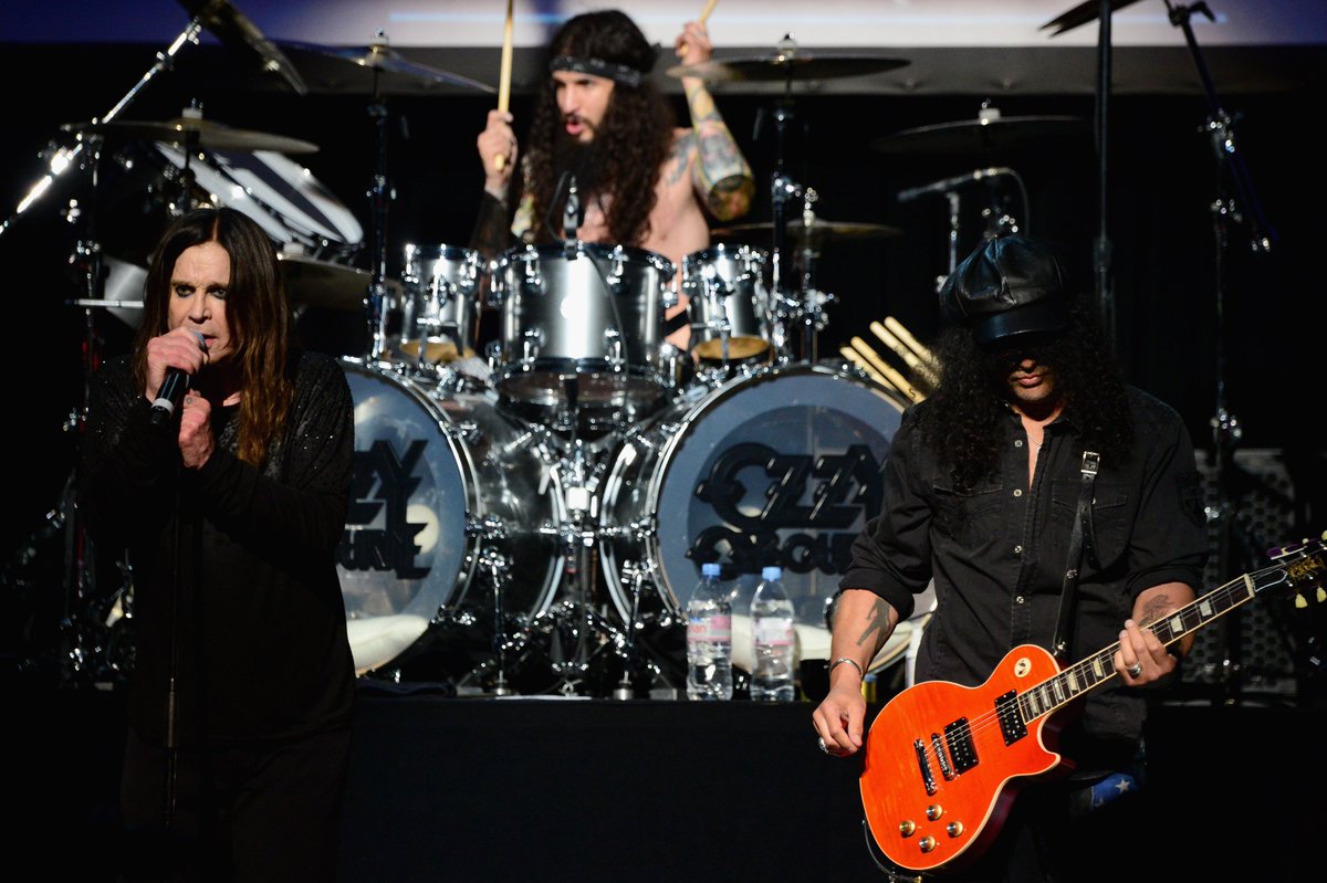 TheAFDPodcast's tweet image. Flashback: Ozzy and Slash performed "Paranoid" at the 10th annual MusiCares MAP Fund Benefit Concert at Club Nokia on May 12, 2014 in Los Angeles.
(Photos by Frazer Harrison/Getty Images) #OzzyForever