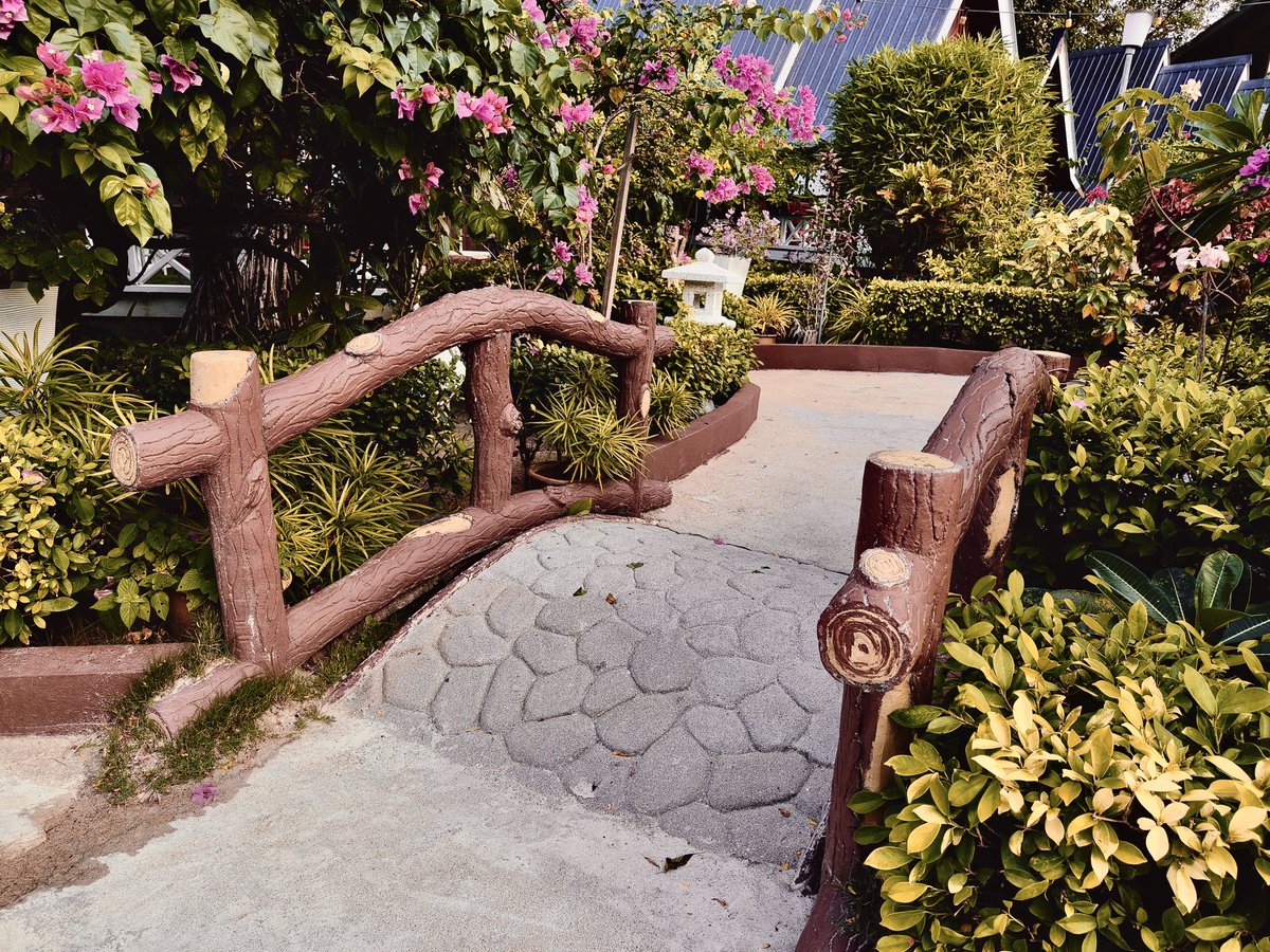 The tiniest of bridges