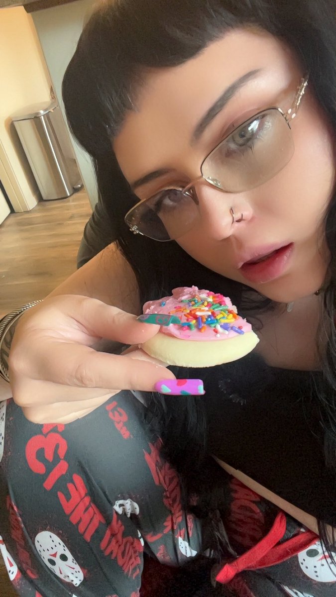 Idc what u say these cookies will always make my pussy wet
