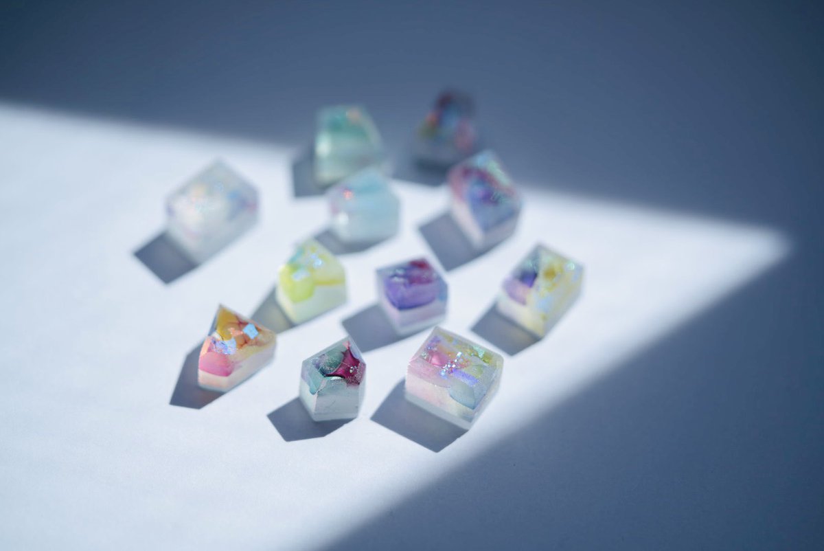 milleglass's tweet image. いよいよ本日prism 5th最終日です!morpho glass piece、アンティークガラスと虹色ガラスのかけらから作りました…!かわいい😌
右は製作過程ですが使う前の板も可愛くできました💫