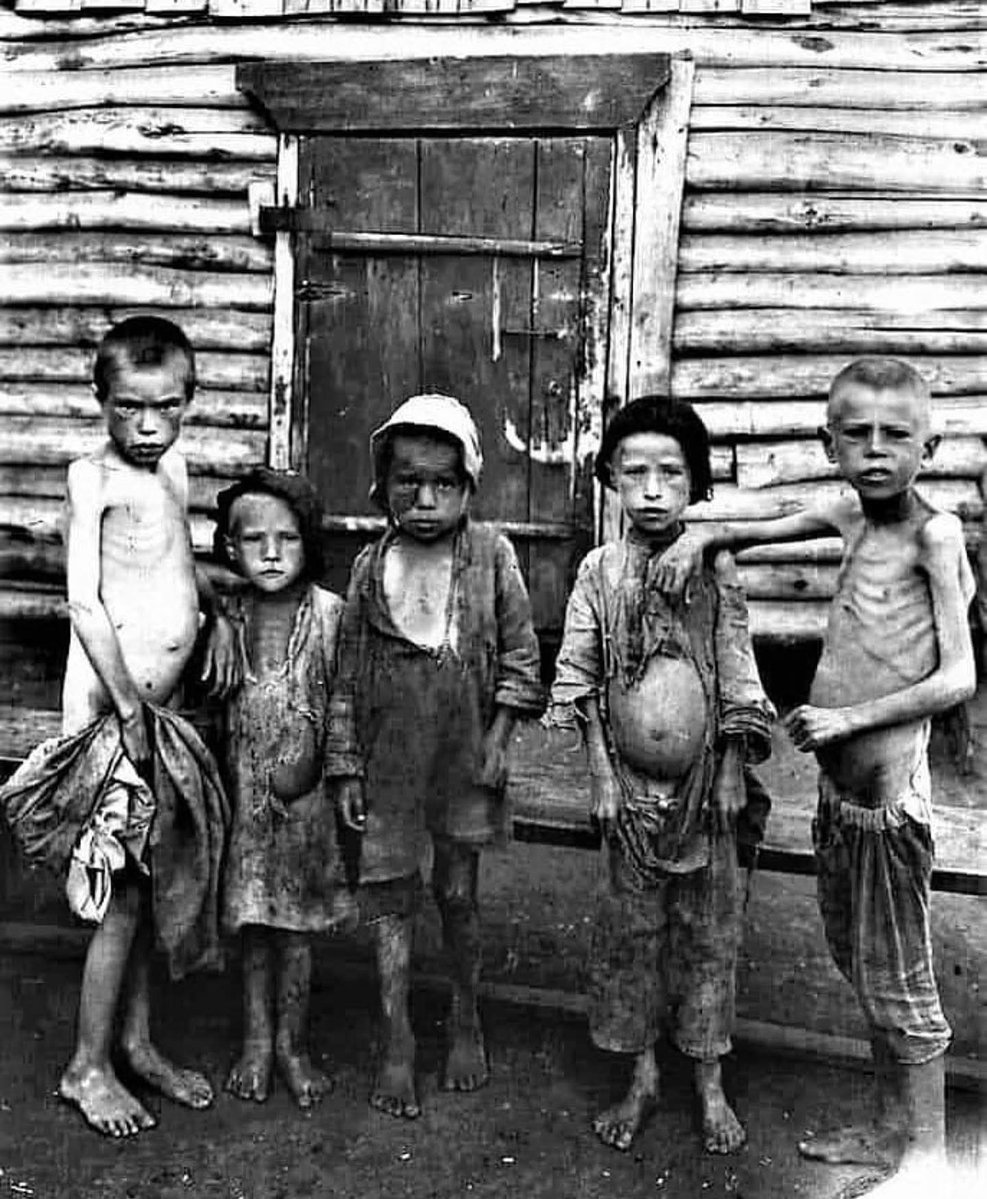 _Mike_Warner's tweet image. For a small amount of perspective during these crazy times, imagine you were an American born in 1900. When you are 14, World War I starts, and ends on your 18th birthday with 22 million people killed. Later in the year, a Spanish Flu epidemic hits the planet and runs until you…