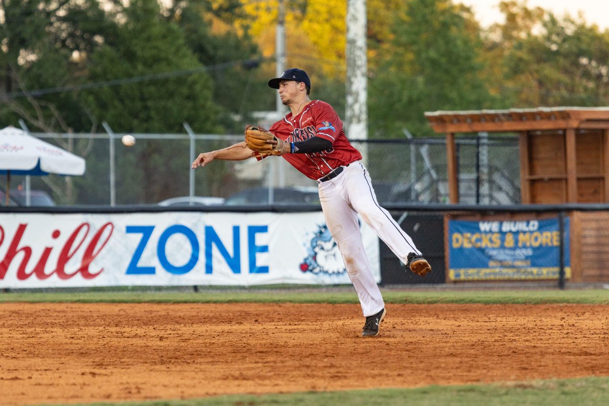 GoBlowfish's tweet image. The Blowfish offense bats around and put up four runs!! It's 9-4 with three innings to play!
#GoFish