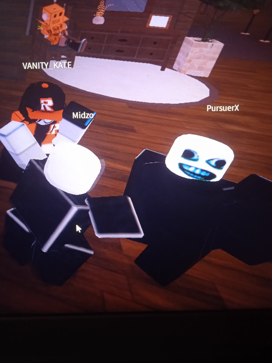 vicevincentt's tweet image. dude why are there two pursuers in the forsaken lobby 
#dieofdeath #Forsaken #ROBLOX #pursuer