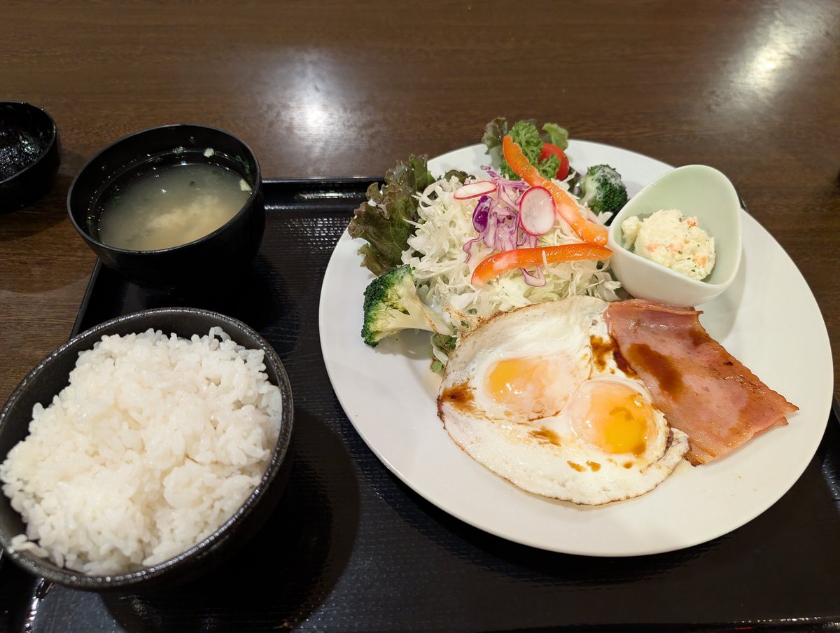 Ymd164's tweet image. 昨夜は岩見沢ほのかでサウナしばき倒して仮眠してモーニング食べてきた。
夜中お腹が冷えたのか腹痛で目が覚めました😫
おはようございます☁