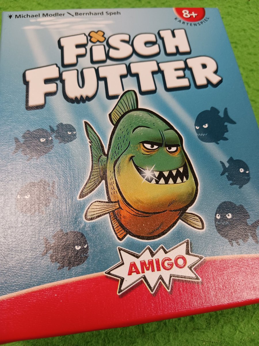 ash_5588's tweet image. ピラニアのいる水辺で水浴びするには記憶力「ピラニア」4人。「カバンガ!」で突然登場した感がある(メビウス日本語版だったのもある)マイケルモドラー作のメモリーゲーム。軽やかにプレイするなら相手手札の表面は確認出来ないハウスルールがよさげ。