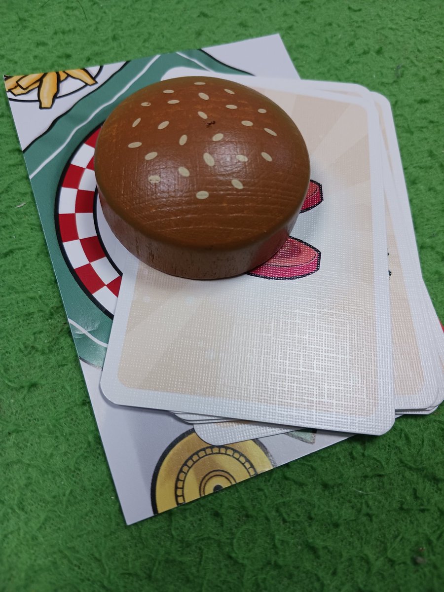 ash_5588's tweet image. オペレーション分けずに集団でバーガー作ると喧騒を生み出す「バーガースラム」。マンマミーア系のメモリーゲーム。テンポよくプレイしていると集中力を失い、途中からハンバーガー軸足にしていてビッグバーガーを見逃したりするの等が楽しい。