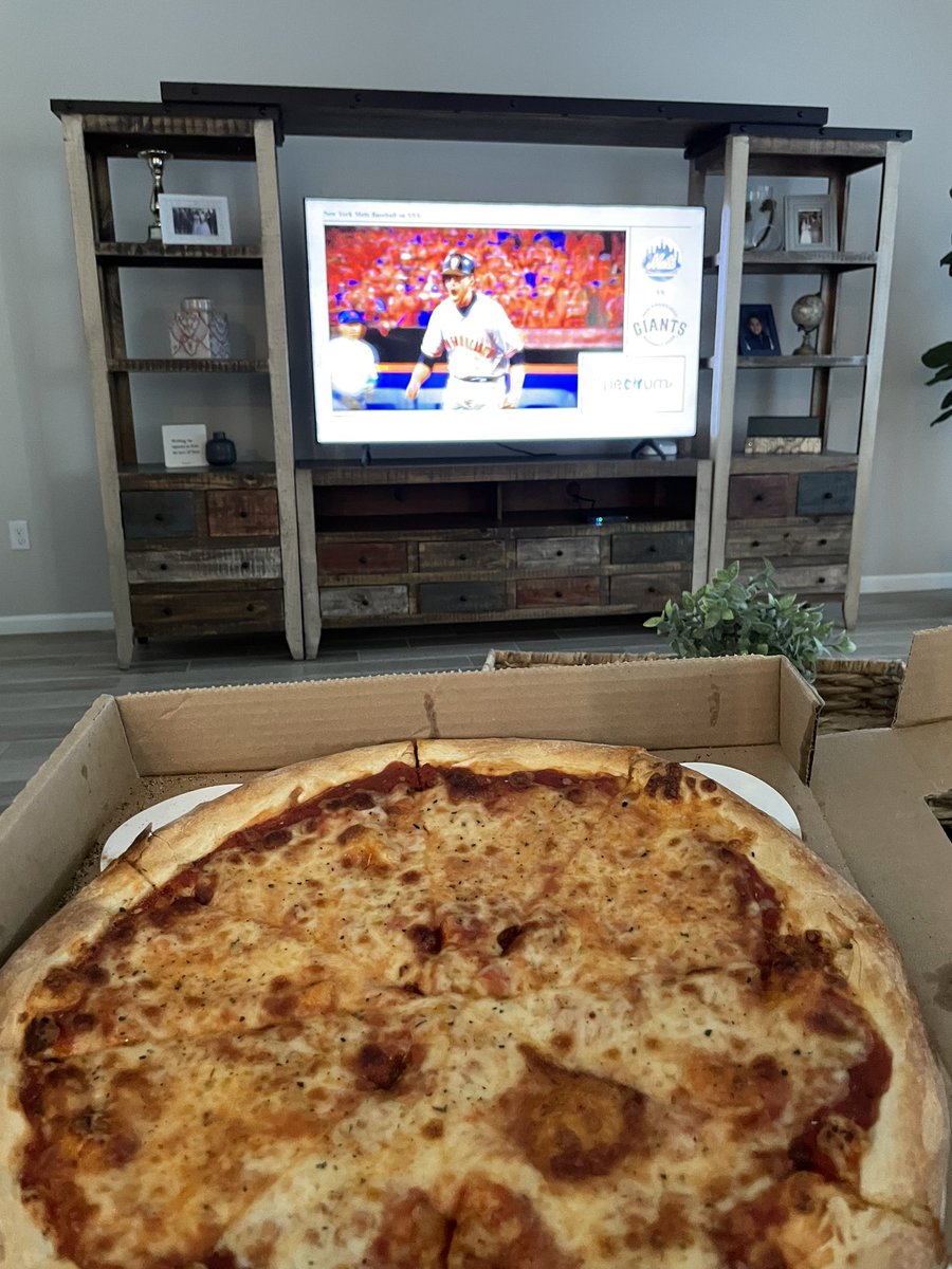T_RIVE22's tweet image. #LGM #SaturdayNightPie @PizzaSportsGuy