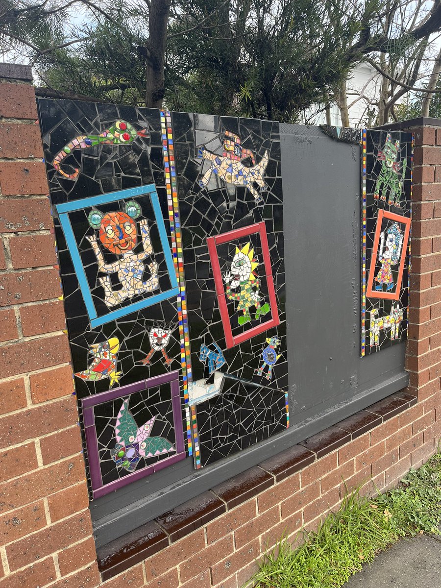 eliherf1's tweet image. This house brings a vibe to the area.
Art in the wild. 🧡