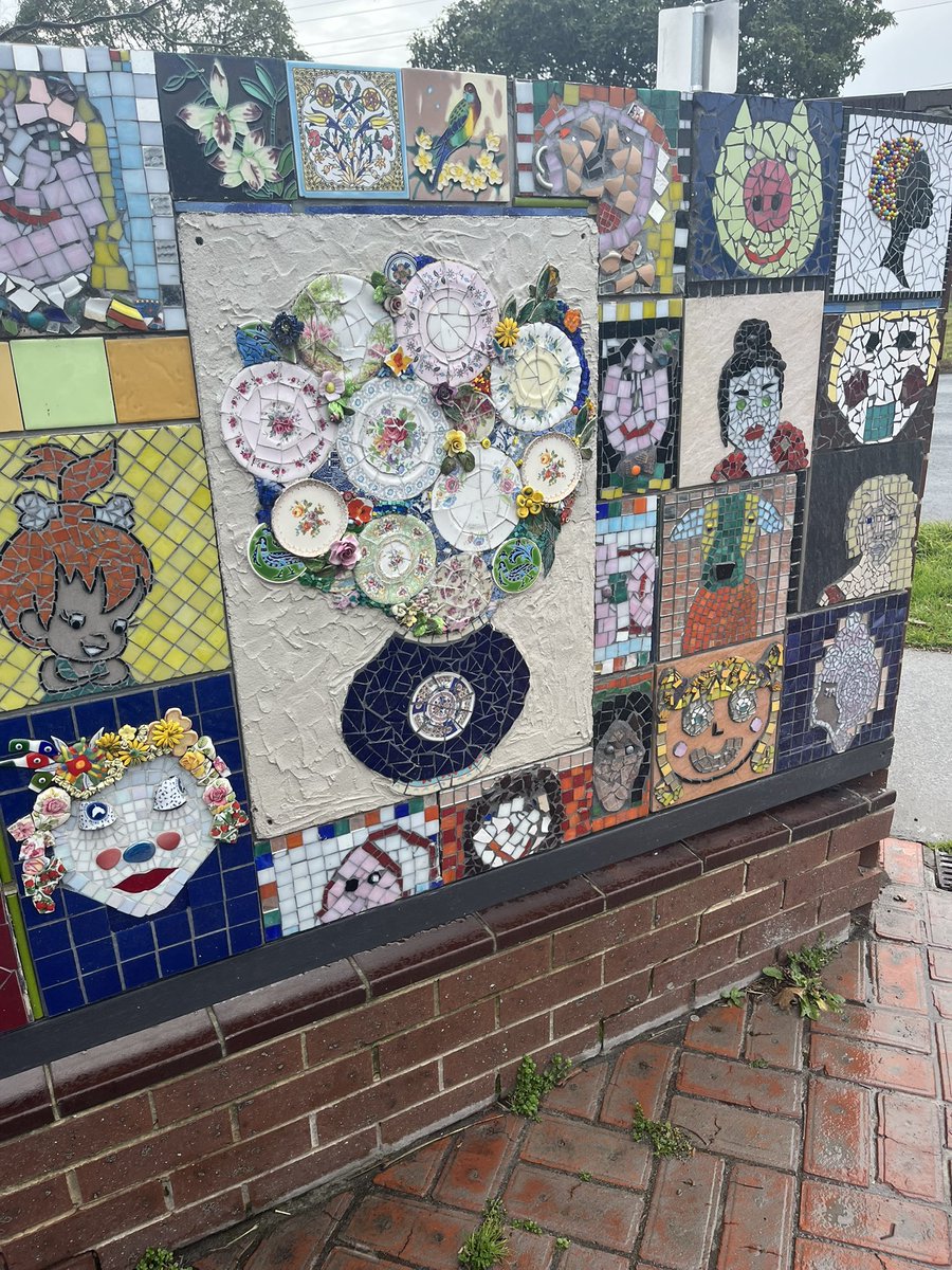 eliherf1's tweet image. This house brings a vibe to the area.
Art in the wild. 🧡