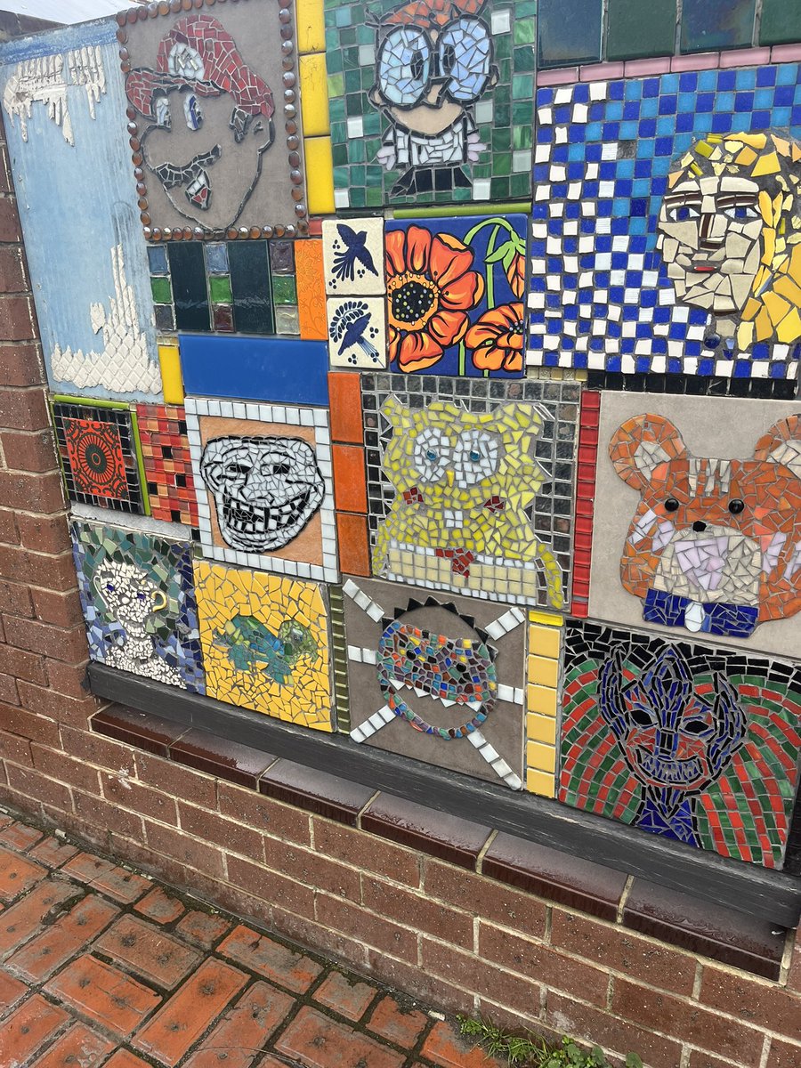 eliherf1's tweet image. This house brings a vibe to the area.
Art in the wild. 🧡