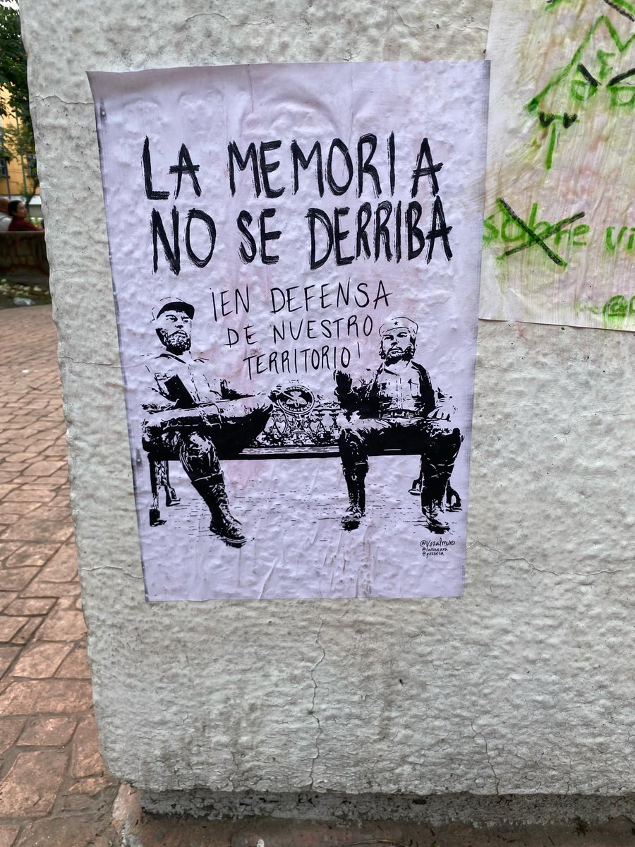 Resistencia en el Jardín Tabacalera. 
#CheGuevara #FidelCastro #México #Cuba