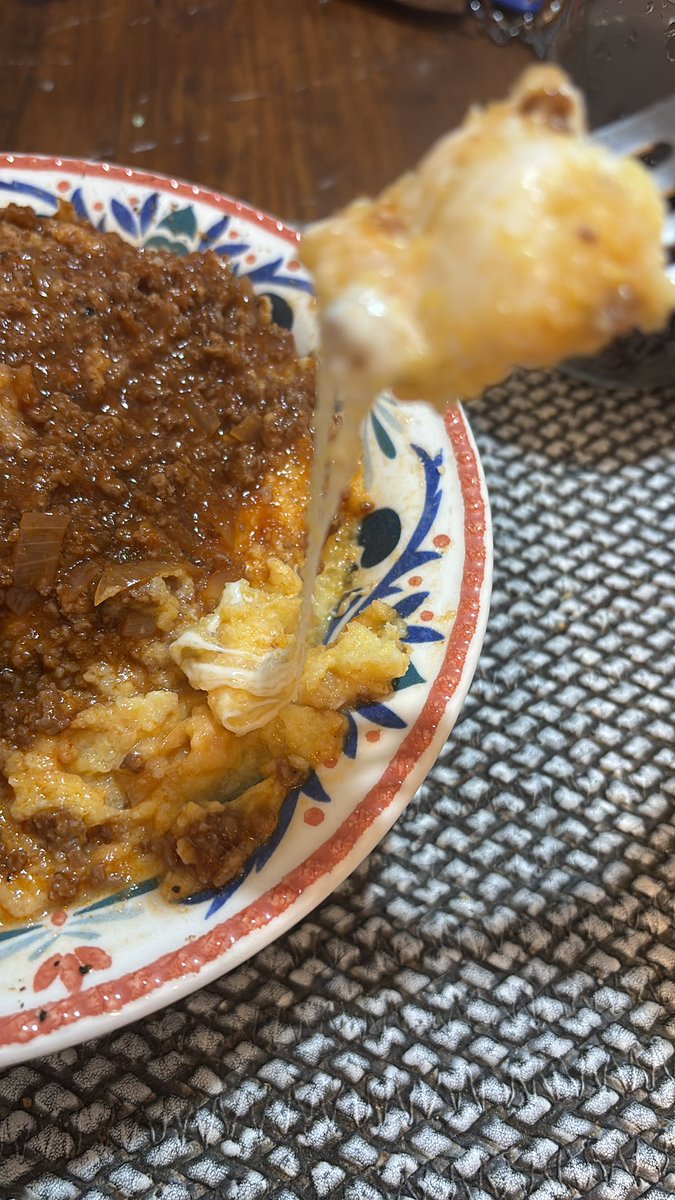 mariano_bar's tweet image. Me hice esto que tiene tanto queso que si no como rápido y se enfría se transforma en una horma