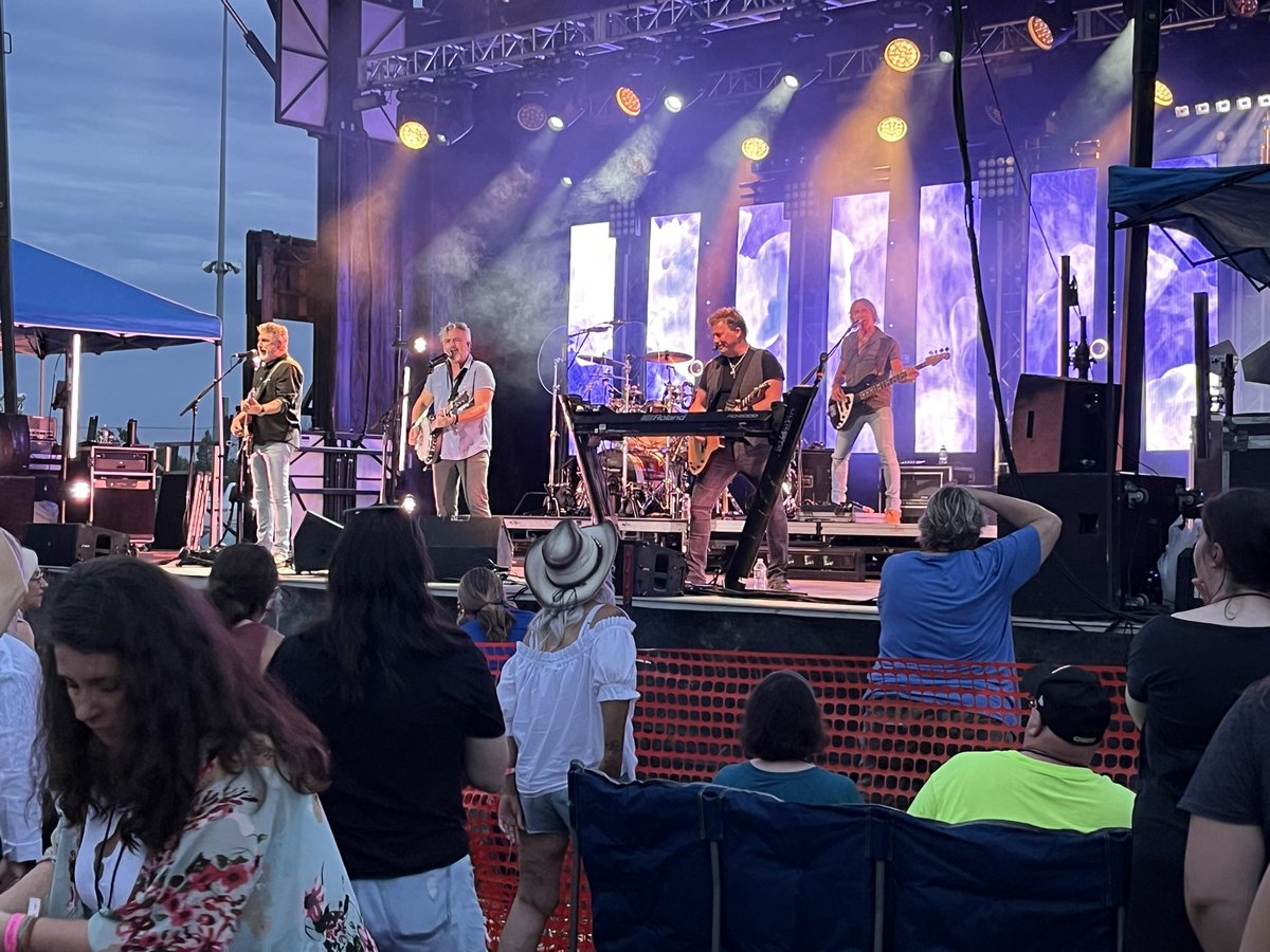 WKatThomason's tweet image. I know I’m not known as a country music fan. I know I’ve said this before, but good music is good music…genres are not needed.
Anyway, saw @lonestarband last night, spectacular!! ✌️❤️✌️. VIP everything thanks to the kindness of Dean and the band.