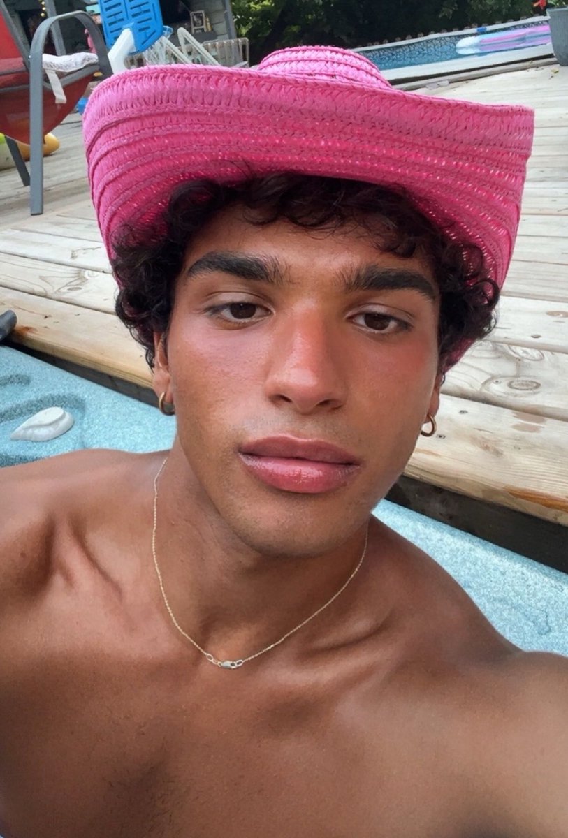 cheapspandex's tweet image. chillin’ 🤠