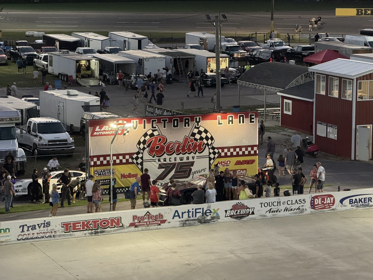 JeffStriegle's tweet image. 14 year old Tyler Tupton holds
off Bubba Pollard to win his
first ever 🏁
What a night!!! @BerlinRaceway