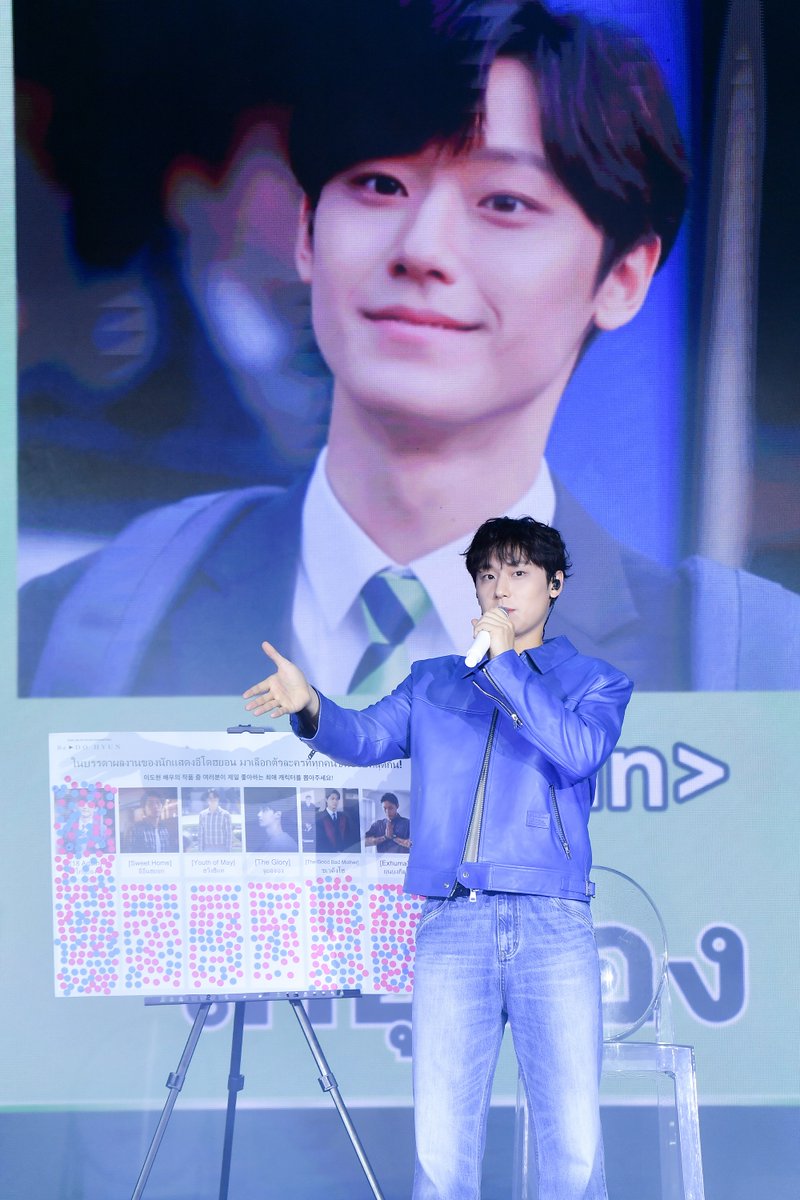 Twentyfournew's tweet image. แสนหวานและฮีลใจ “อี โดฮยอน” หล่อไม่กั๊ก น่ารักไม่หยอก กดว้าว! ให้เอเนอร์จี้แฟนไทย โดนใจจนลืมไม่ลง ใน 2025 LEE DO HYUN FANMEETING [Re 📷 DO HYUN] IN BANGKOK

#이도현 #LEEDOHYUN #Re_DOHYUN #Re_DOHYUN_in_BKK #YJPARTNERS #Wanxing

ทำกราฟความสุขของแฟนๆ เพิ่มขึ้นทุกวินาที…
