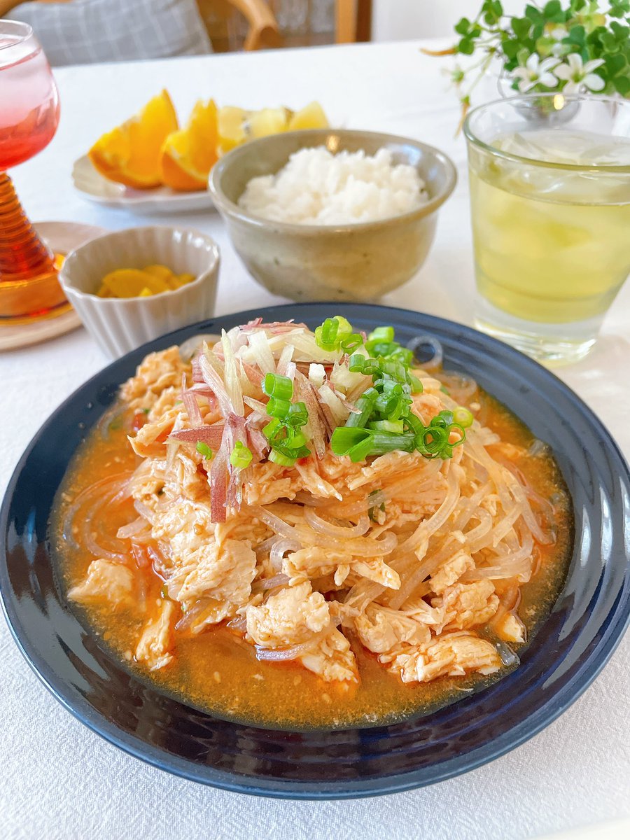 蒸し鶏アレンジメニュー

マロニーを茹でて
ごま油大1と蒸し鶏を和えるだけ😚

茗荷とおネギをトッピング