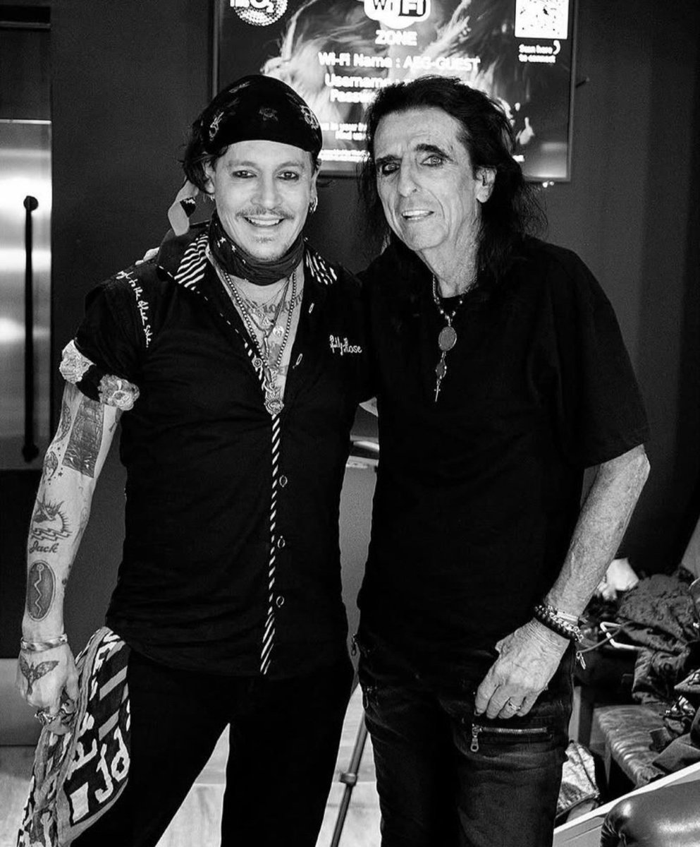 BotMignon's tweet image. I dont often fawn over Johnny for his looks, but I cant get over this picture and his genuine smile that meets his eyes. 🥰🥵