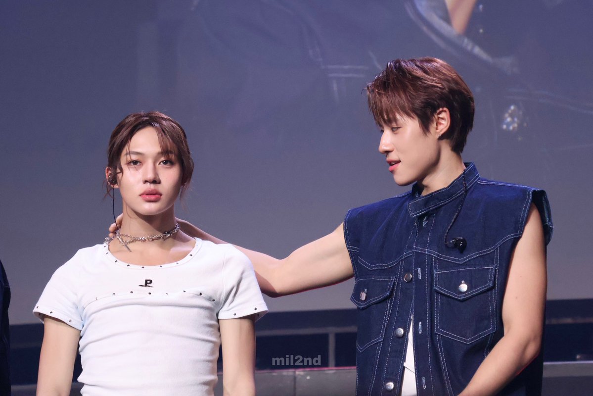 __mil2nd's tweet image. P'Nut fixing Lego's necklace 🫶🏻
#GMMTVMUSICONXJAPAN2025
#GMMTVMUSICONXJAPAN2025D1
#nnutdan #Lego_Repeepong #LYKN