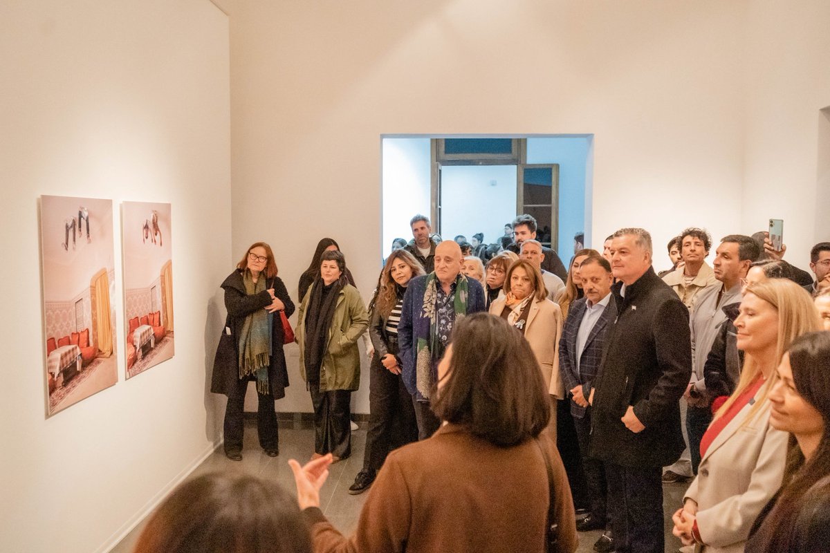 GabyPedrali's tweet photo. ¡Hoy La Rioja se abre al mundo y el mundo viene a La Rioja!

Junto a sus autoridades, dejamos inaugurada @BIENALSURarte en nuestra querida tierra federal que por primera vez es Sede de este importante evento de arte contemporáneo con trascendencia a nivel internacional.

👇 https://t.co/7ChczsbHFp