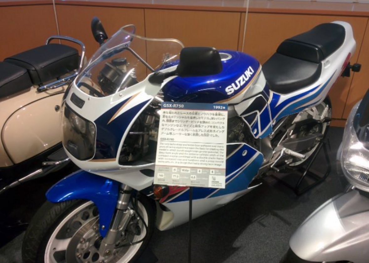 🎉＼✨ \\㊗️40周年🏍️// ✨／🎊
92と96に乗ってました٩( ᐛ )و
スズキ、「GSX-R」シリーズが発売40周年｜スズキ suzuki.co.jp/release/b/2025… #スズキ #ニュースリリース