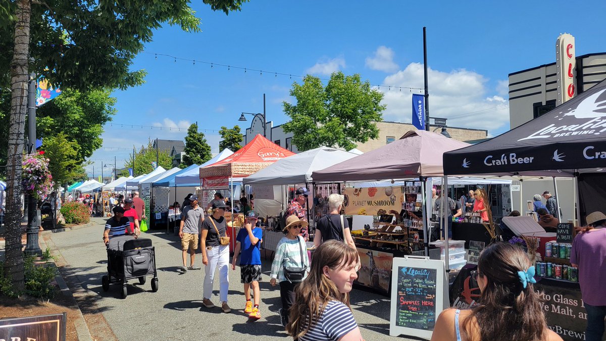 Paradeguy's tweet image. Perfect day to be outdoors at @cloverdalemarketdays
on the historic main street
@CloverdaleCOC @CityofSurrey @CloverdaleNews @cloverdalebia @CloverdaleCA_BC @DiscoverSurrey @CloverdaleBC1