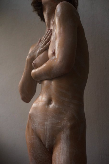 Watch Naked Artistic's leaked NSFW photo on TwXstars