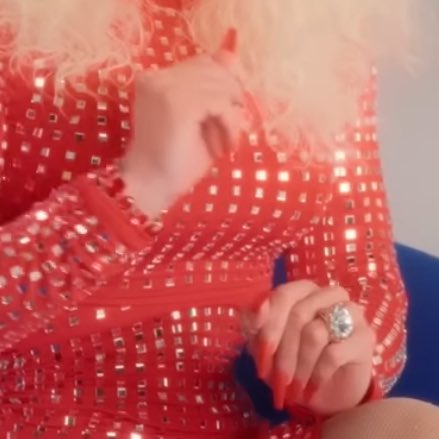 ultraredglow's tweet image. i love her attention to details