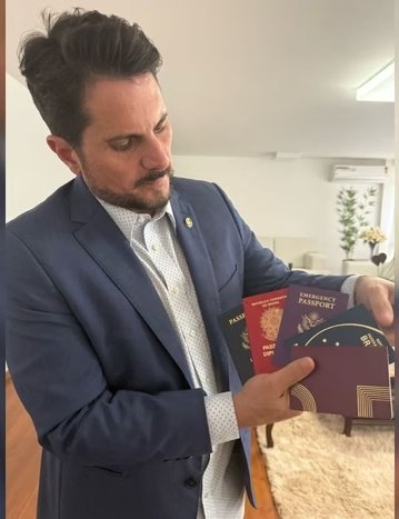 damottaff's tweet image. Que loucura! Os EUA, tinha Marcos do Val (o manja rola) como informante? Se sim, a Casa Branca tirou o país pra merda. Afinal, a ABIN serve pra que porra se sequer grampeou esse imbecil? Ao que parece, o único nacionalista, de fato, nessa porra é o Lula guerreiro da pátria...