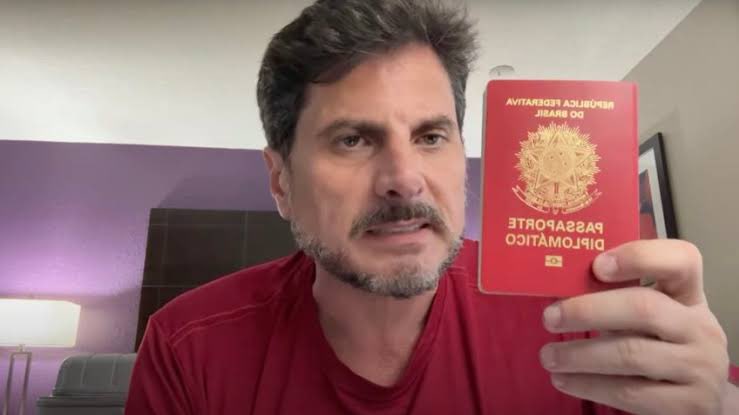 damottaff's tweet image. Que loucura! Os EUA, tinha Marcos do Val (o manja rola) como informante? Se sim, a Casa Branca tirou o país pra merda. Afinal, a ABIN serve pra que porra se sequer grampeou esse imbecil? Ao que parece, o único nacionalista, de fato, nessa porra é o Lula guerreiro da pátria...
